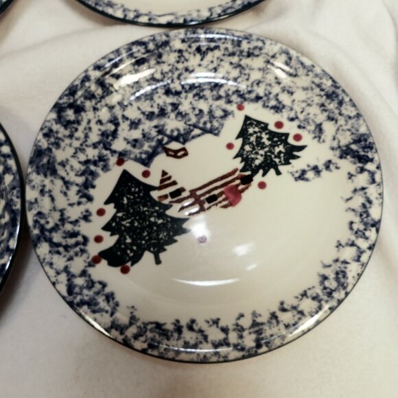Folkcraft Cabin in the Snow 4 Salad Plates Red Dots Christmas Vintage - Picture 4 of 8